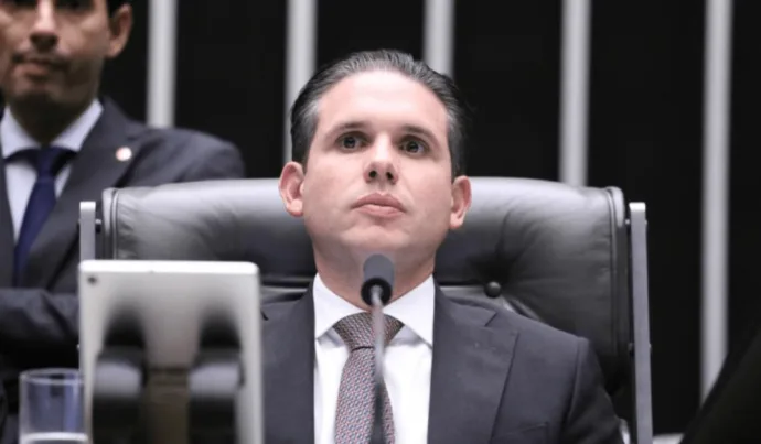 ESCALA 6×1: HUGO MOTTA DEFENDE MUDANÇAS URGENTES