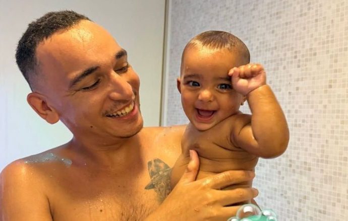 João Gomes Celebra Primeiro Banho de Chuveiro do Filho Caçula