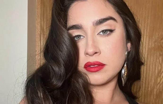 LAUREN JAUREGUI SURPREENDE FÃS NO CARNAVAL 2025
