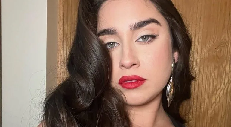 LAUREN JAUREGUI SURPREENDE FÃS NO CARNAVAL 2025