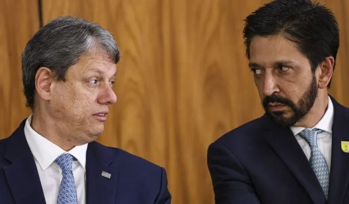 MDB Declara Apoio Incondicional a Tarcísio de Freitas para Reeleição