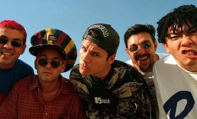 Jaqueta da Equipe dos Mamonas Assassinas é Descoberta Durante Exumação de Dinho