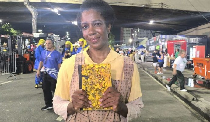 CAROLINA MARIA DE JESUS: HOMEMAGEM EM CARNAVAL CAROLINA MARIA DE JESUS: HOMEMAGEM EM CARNAVAL