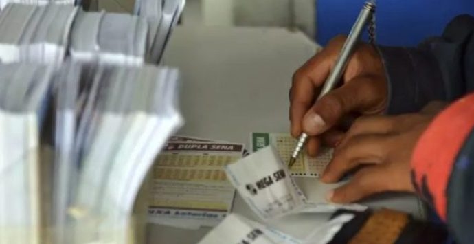 MEGA SENA: CONCURSO 2967 ACUMULA MAIS UMA VEZ