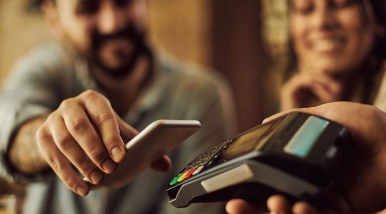 CARNAVAL: DICAS PRÁTICAS PARA PROTEGER SEUS CARTÕES E CELULARES