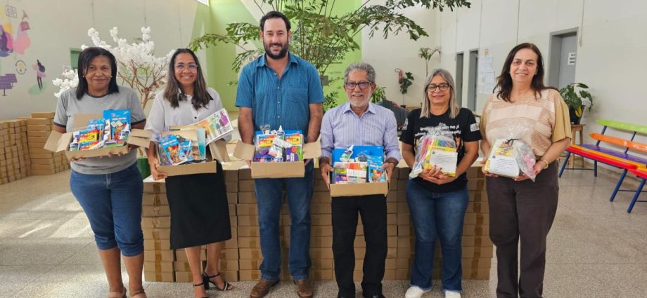 KITS ESCOLARES: PREFEITURA GARANTE ENTREGA EM CASTILHO