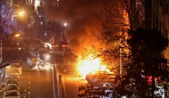 Trump Acusa Irã de Reprimir Manifestantes com Violência em Discurso de Estado da União