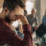 DEMÊNCIA EM JOVENS: SINAIS E CUIDADOS ESSENCIAIS