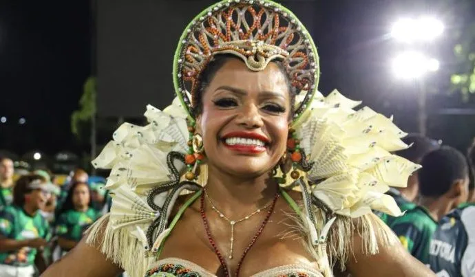 CARNAVAL 2026: QUITÉRIA CHAGAS MUDA FANTASIA A PEDIDO DE CONCEIÇÃO EVARISTO