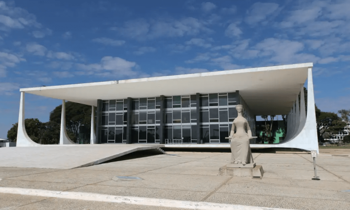 STF: A POSTURA QUE PREOCUPA A SOCIEDADE BRASILEIRA STF: A POSTURA QUE PREOCUPA A SOCIEDADE BRASILEIRA