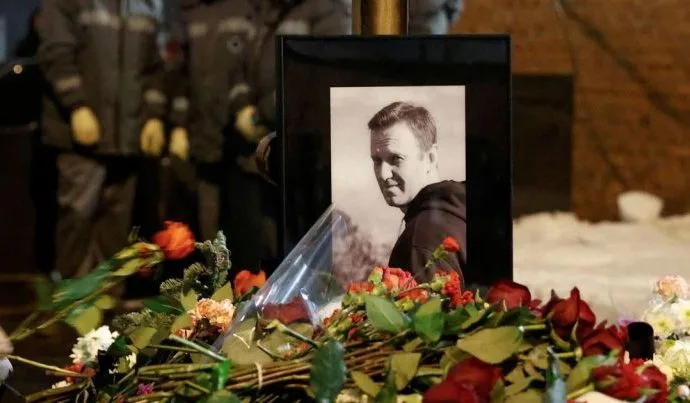 NAVALNY: ENVENENADO POR TOXINA DE RÃ EM PRISÃO