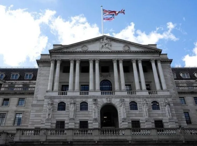 JUROS DO BC DA INGLATERRA MANTIDOS A 3,75%