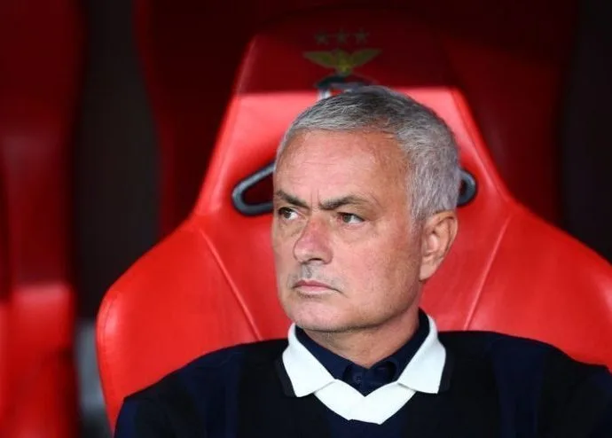 José Mourinho se esquiva de polêmica envolvendo Vinicius Jr. após vitória do Benfica
