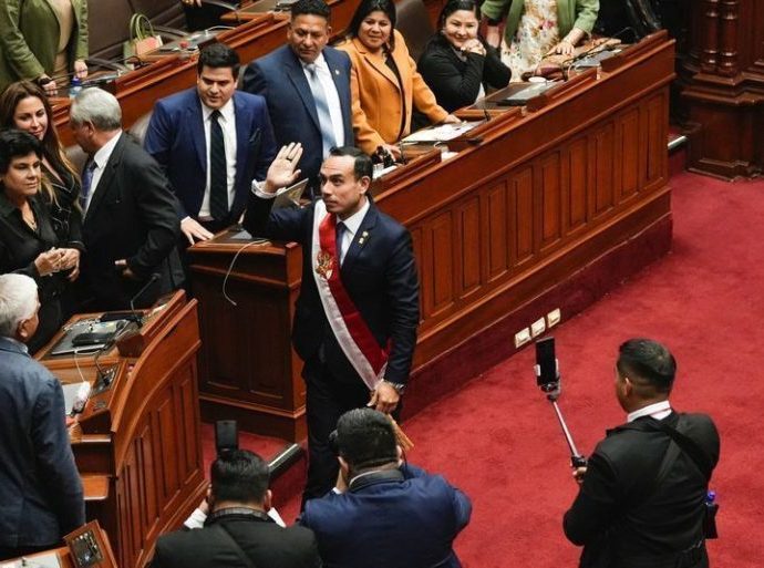 DESTITUIÇÃO DO PRESIDENTE DO PERU: JOSÉ JERI DESTITUIÇÃO DO PRESIDENTE DO PERU: JOSÉ JERI