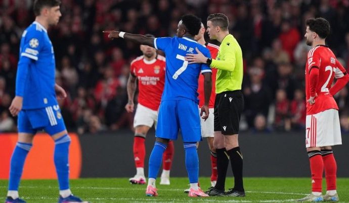 RACISMO NO FUTEBOL: HENRY DEFENDE VINI JR.