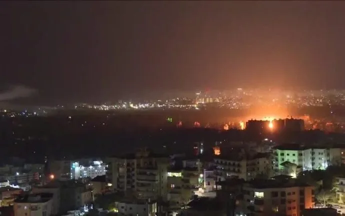Intensificação do Conflito: Ataque Aéreo de Israel em Beirute Resulta em Múltiplas Fatalidades