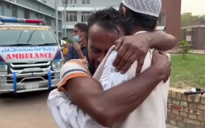 Tragédia em Bangladesh: Ônibus cai em rio e deixa 24 mortos