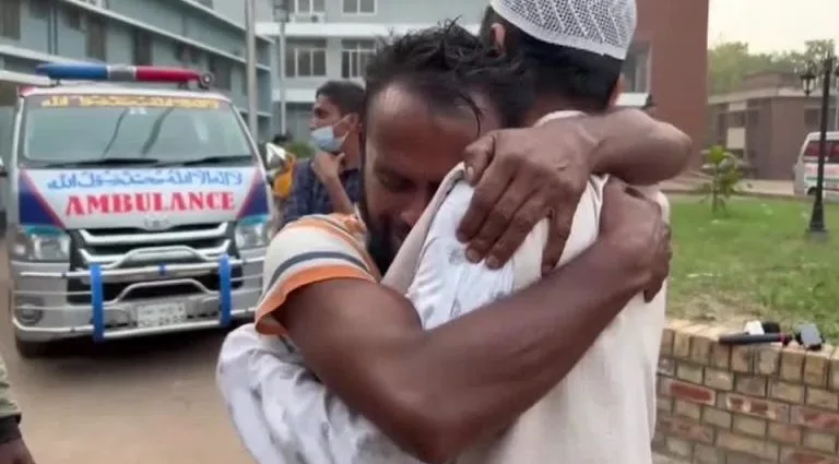 Tragédia em Bangladesh: Ônibus cai em rio e deixa 24 mortos