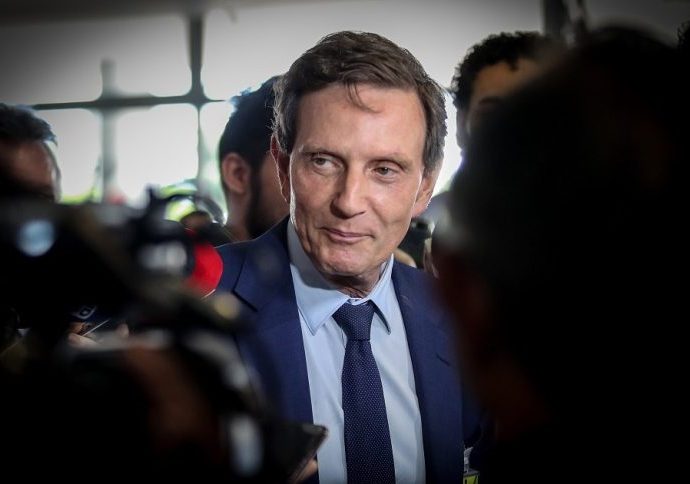 Marcelo Crivella Condenado a Pagar R$ 100 Mil por Recolhimento de HQ LGBT+