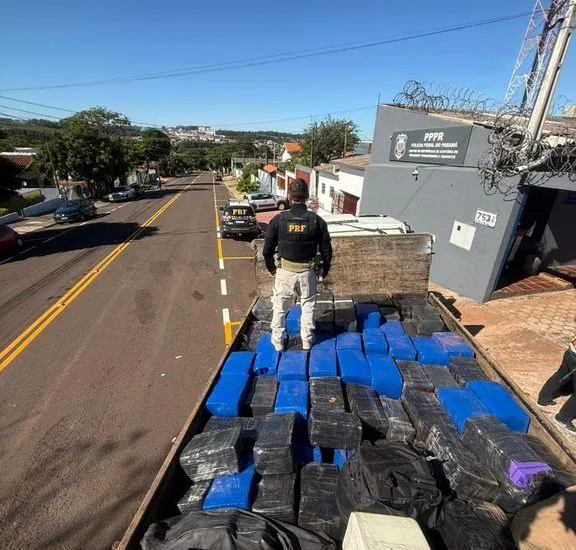 PRF Desmantela Tráfico com Apreensão de 2,8 Toneladas de Maconha e Armas na BR-163