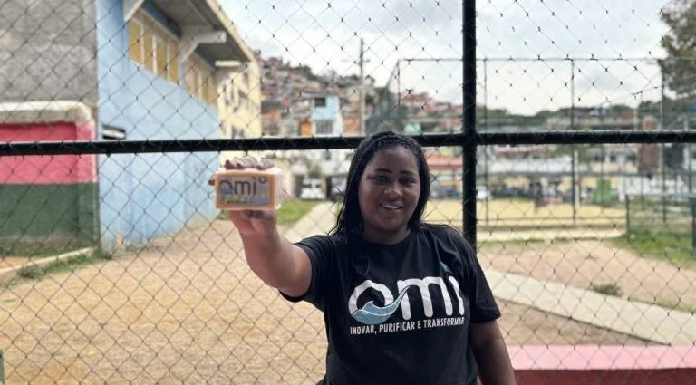 Empoderamento Feminino e Sustentabilidade: O Impacto do Projeto Omìayê na Mangueira