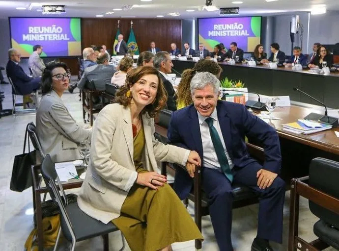 Fernanda Machiaveli assume MDA com foco na continuidade de políticas públicas