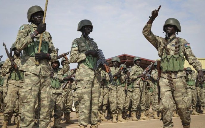 Exército do Sudão do Sul detém soldados acusados de assassinato de civis Exército do Sudão do Sul detém soldados acusados de assassinato de civis