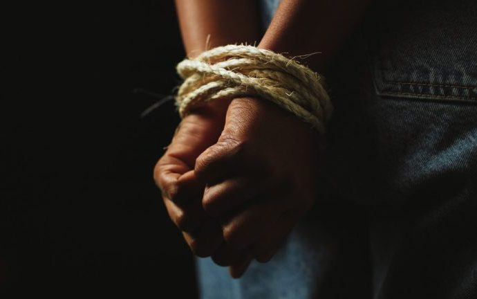 Polícia Queniana Desmantela Anel de Tráfico Humano em Nairobi Polícia Queniana Desmantela Anel de Tráfico Humano em Nairobi