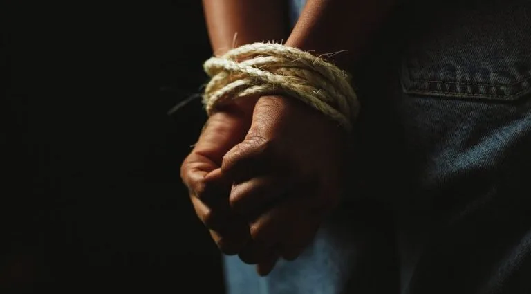 Polícia Queniana Desmantela Anel de Tráfico Humano em Nairobi
