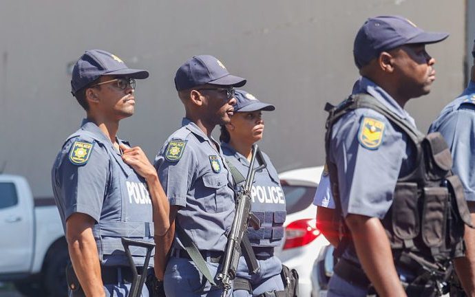 Reintegração de Detetives Aposentados Aumenta Capacidade Investigativa na África do Sul