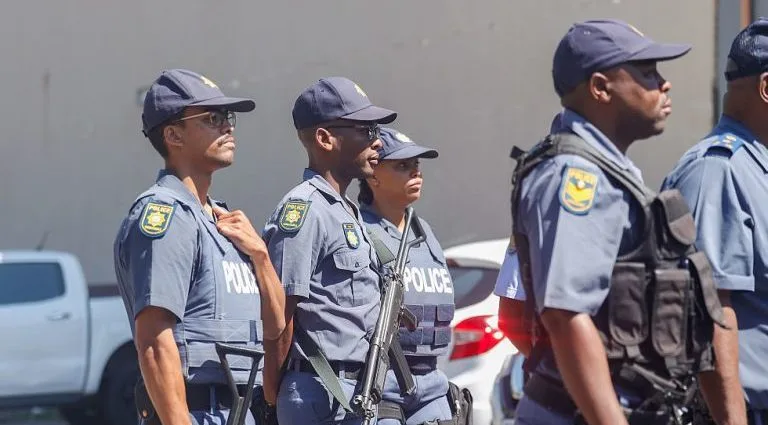 Reintegração de Detetives Aposentados Aumenta Capacidade Investigativa na África do Sul