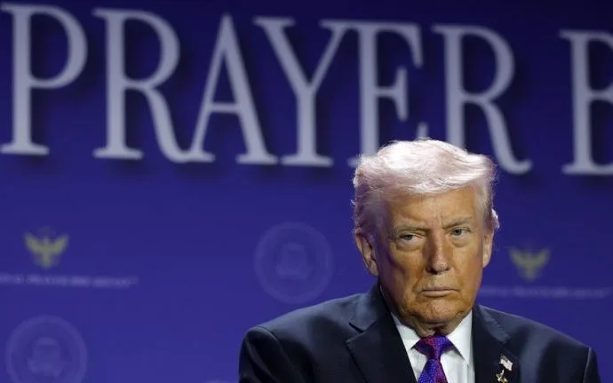 Trump Exige Rendição Incondicional do Irã em Meio a Conflito Trump Exige Rendição Incondicional do Irã em Meio a Conflito