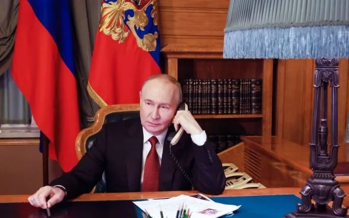 Putin e Trump discutem conflitos internacionais em conversa telefônica