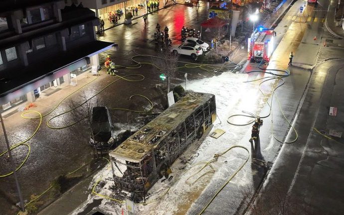 Incêndio em ônibus na Suíça deixa seis mortos e investigações em andamento
