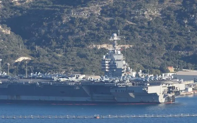 Incêndio Atinge USS Gerald R. Ford e Deixa Tripulação em Situação Crítica