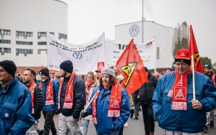 Volkswagen Considera Parceria com Indústria de Defesa em Israel Volkswagen Considera Parceria com Indústria de Defesa em Israel