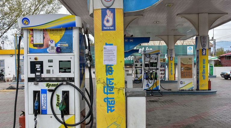 Índia Alivia Regras do Querosene em Resposta à Crise Energética Índia Alivia Regras do Querosene em Resposta à Crise Energética