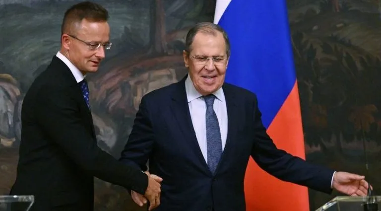 Ministro húngaro desdenha ligação telefônica vazada com Lavrov Ministro húngaro desdenha ligação telefônica vazada com Lavrov