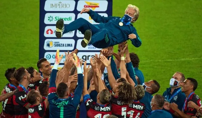 Jorge Jesus Reflete Sobre Sua Saída do Flamengo e os Impactos da Pandemia