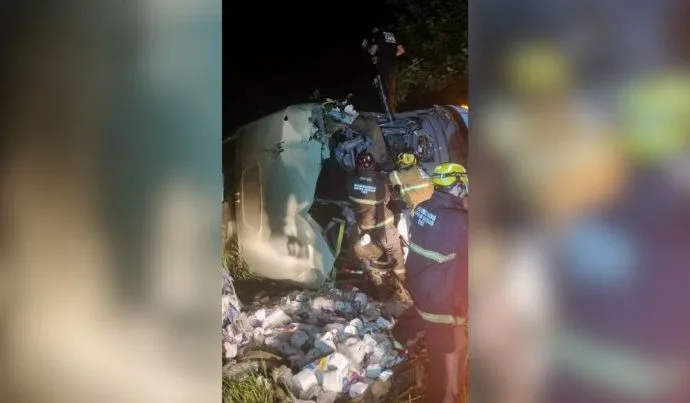 Acidente trágico com ônibus universitário resulta em fatalidade em Minas Gerais