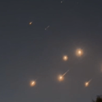 Irã Intensifica Ataques com Mísseis contra Israel em Nova Escalada de Conflito