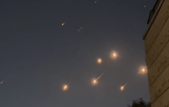 Irã Intensifica Ataques com Mísseis contra Israel em Nova Escalada de Conflito Irã Intensifica Ataques com Mísseis contra Israel em Nova Escalada de Conflito