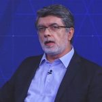 Análise da Política Brasileira: Perda de Interesse e Necessidade de Renovação