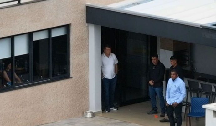 Jair Bolsonaro Retorna para Casa Após 125 Dias em Internação e Prisão