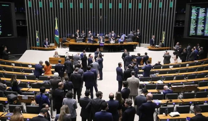 Câmara dos Deputados Aprova PEC da Segurança Pública em Primeiro Turno