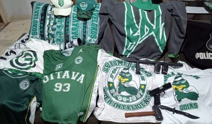 Oito Membros do Comando Vermelho São Detidos em Operação Relacionada a Torcida do Goiás