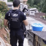 Operação da Polícia Federal Alvo de Policiais Suspeitos de Extorsão no Rio de Janeiro
