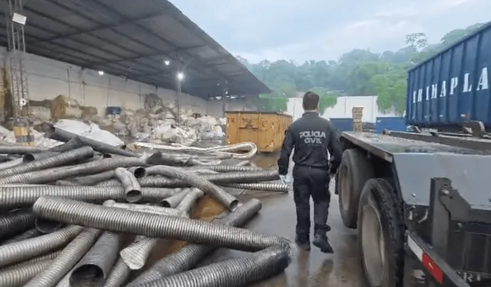 Operação da Polícia Civil do RJ Investiga Lixões Clandestinos Associados ao Comando Vermelho