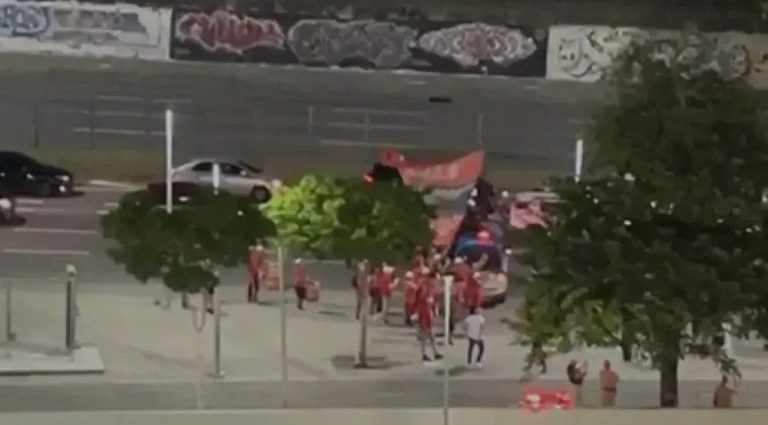 Protestos Marcam Chegada da Delegação do Flamengo em Dia de Decisão