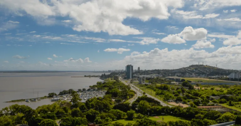 Previsão do Tempo em Porto Alegre: Variações entre Sol e Chuvas de 16 a 22 de Março